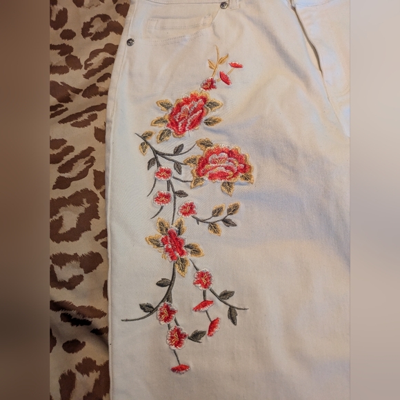 DG2 by Diane Gilman virtual stretch straight leg white denim jeans size 16P - Picture 3 of 7